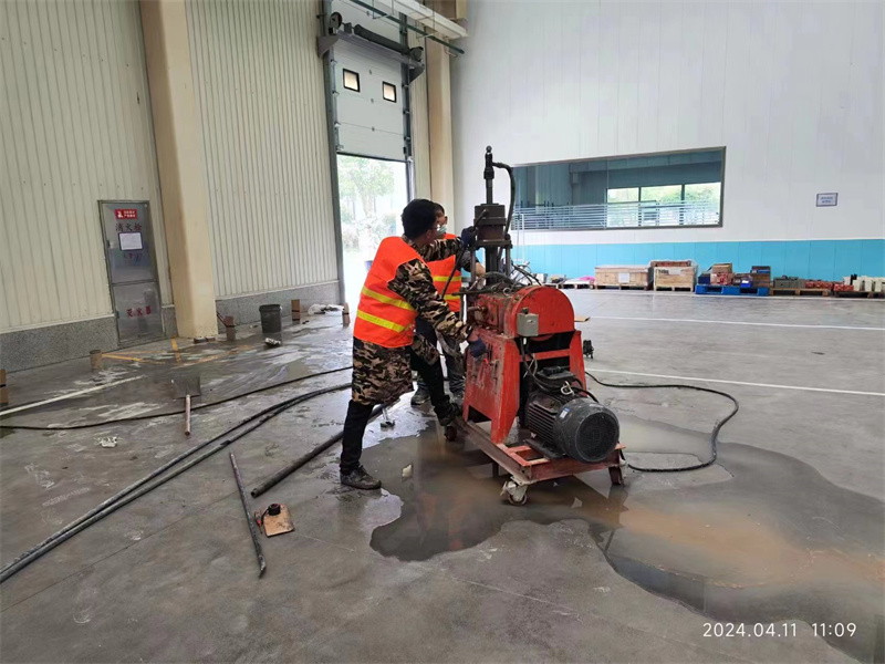 龙岗厂房地面下沉塌陷注浆加固施工